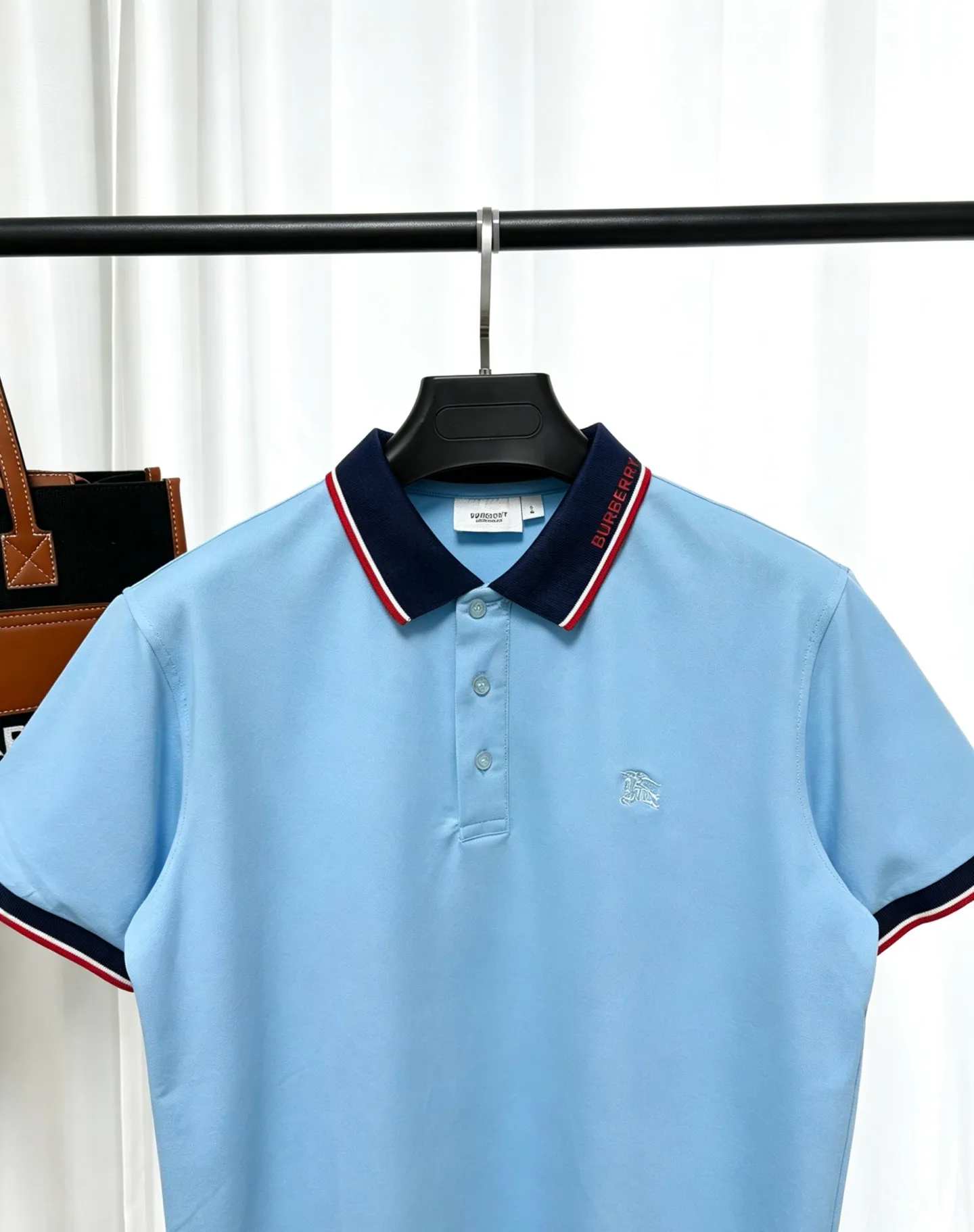 p105💰 BURBERRY ， Polo Classic Navy Blue ， Red BURBERRY ， ， ； Light Blue， ， ， ， 。 White ， ， 、 ， ， ， ， Light Blue 。 Size M-3XL